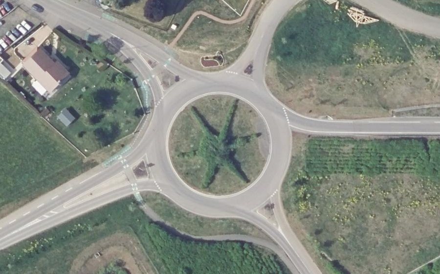 Vue aérienne du Rond-point anonyme n°101424199