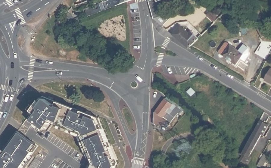 Vue aérienne du Rond-point anonyme n°1014279106