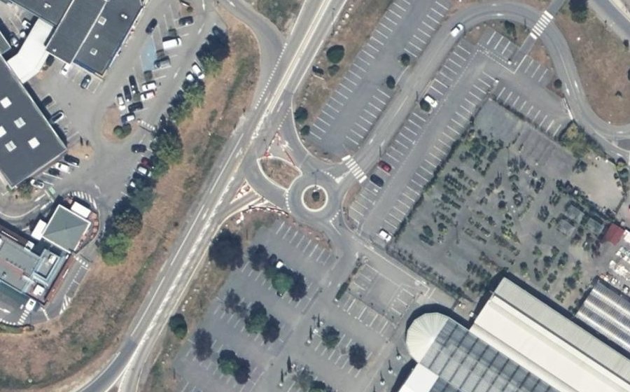 Vue aérienne du Rond-point anonyme n°1014343024