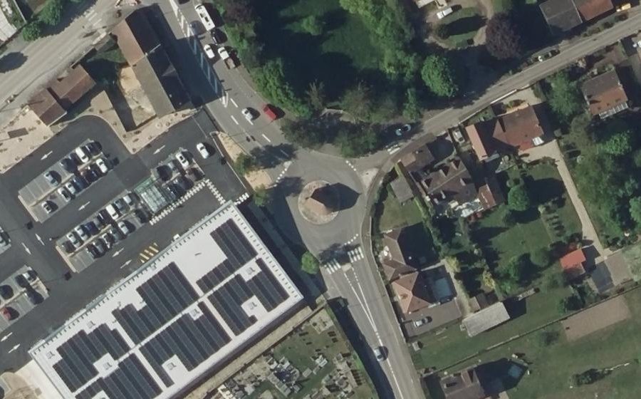 Vue aérienne du Rond-point anonyme n°101447360