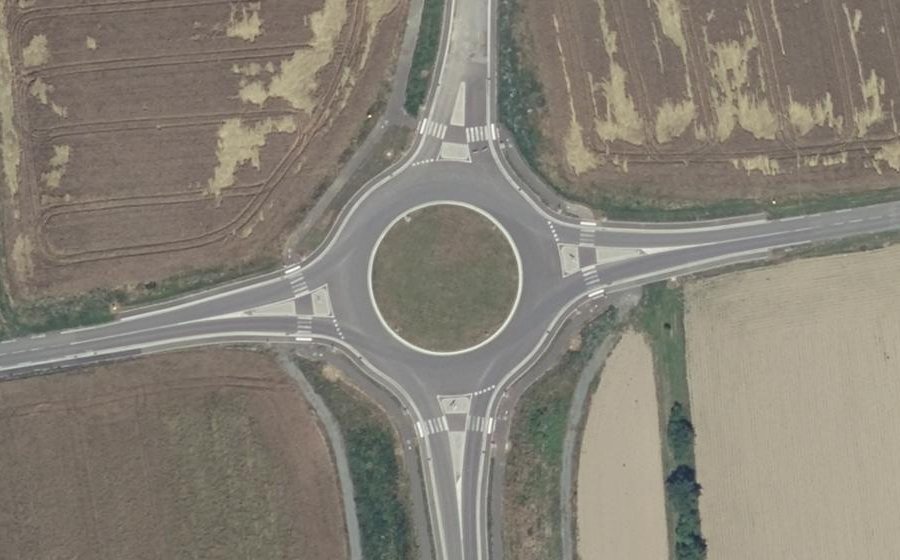 Vue aérienne du Rond-point anonyme n°1014644415