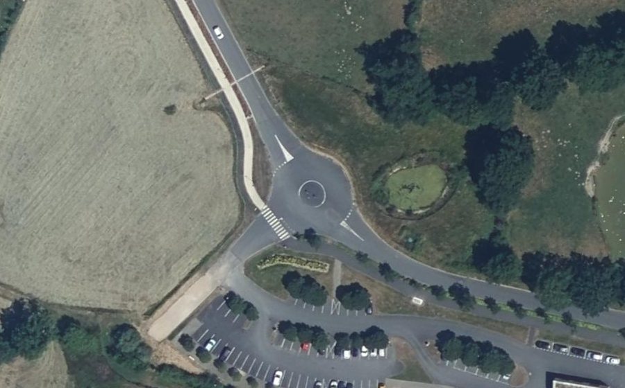 Vue aérienne du Rond-point anonyme n°1014885094