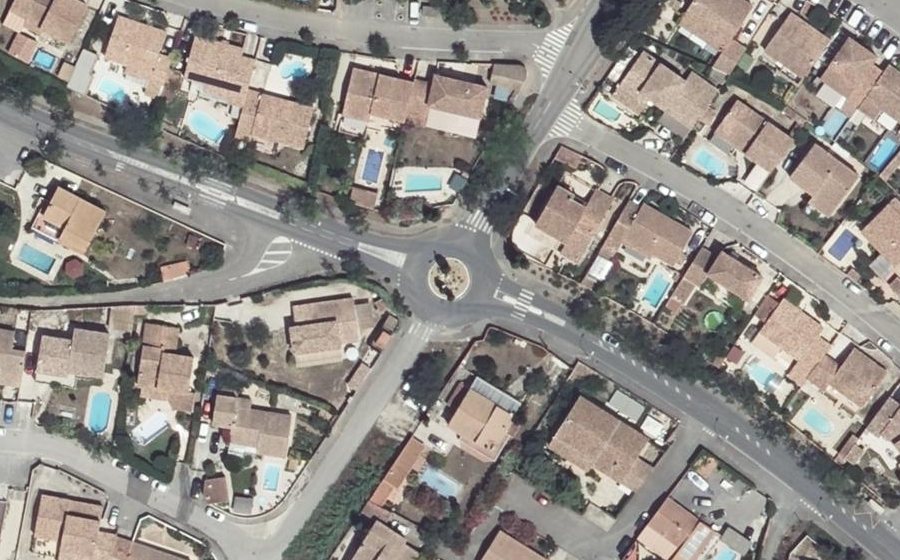 Vue aérienne du Rond-point anonyme n°1014907414