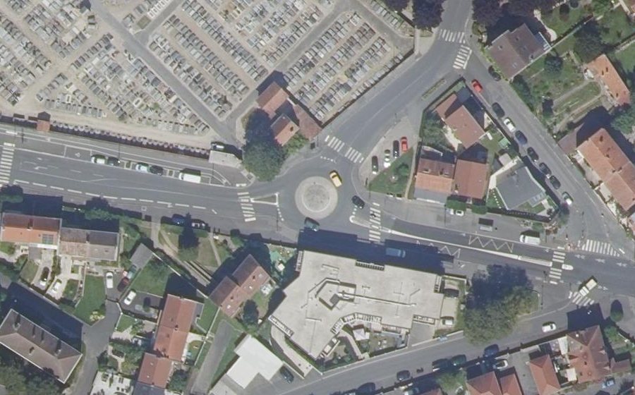 Vue aérienne du Rond-point anonyme n°1015288135