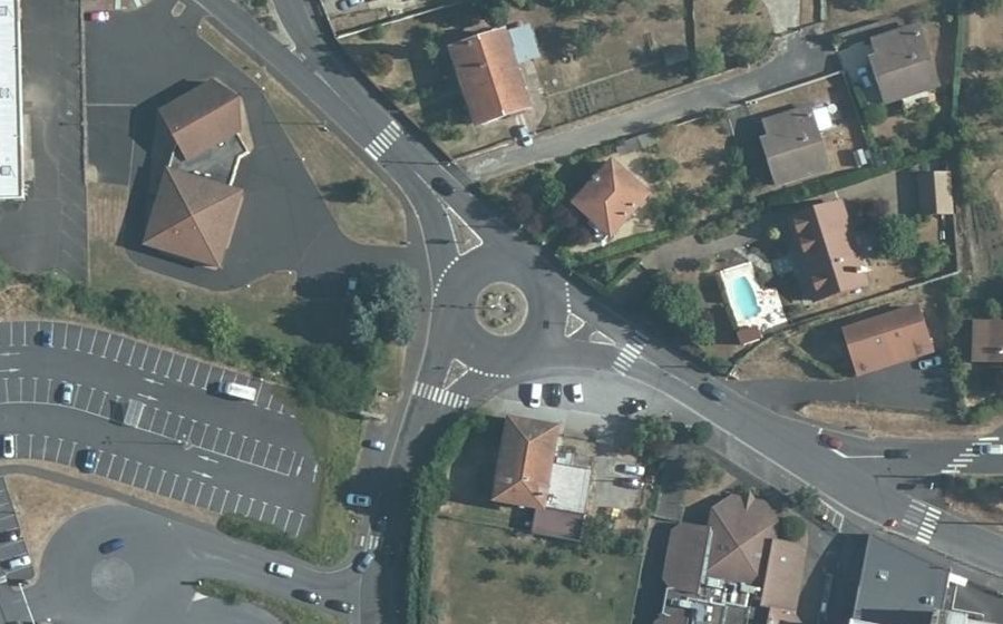 Vue aérienne du Rond-point anonyme n°101529817