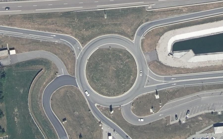 Vue aérienne du Rond-point anonyme n°1015319323