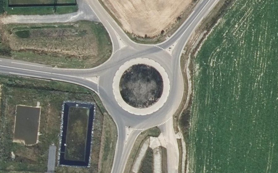 Vue aérienne du Rond-point anonyme n°1015338202