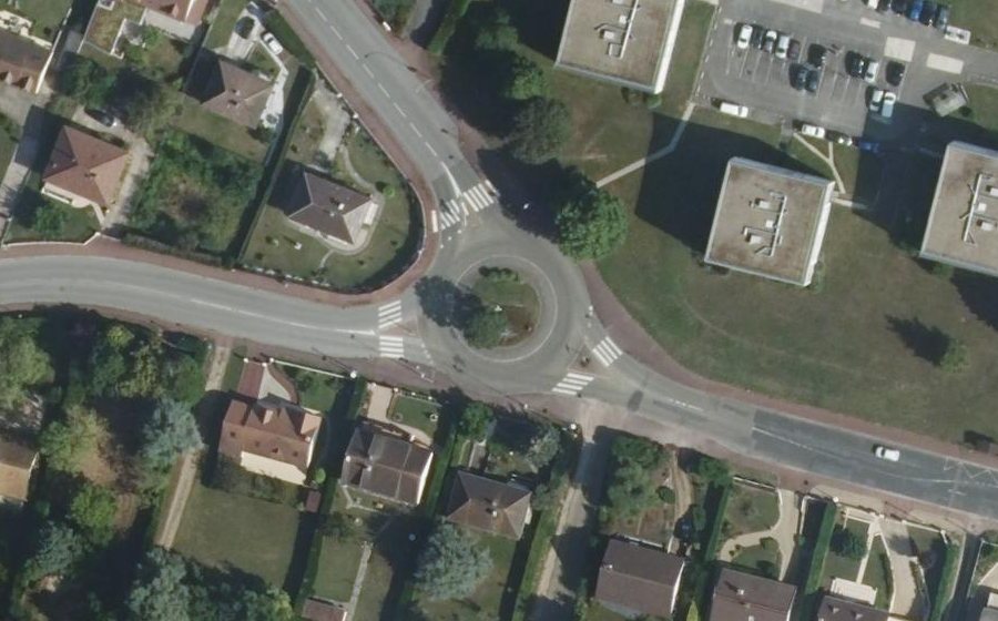 Vue aérienne du Rond-point anonyme n°1015403263
