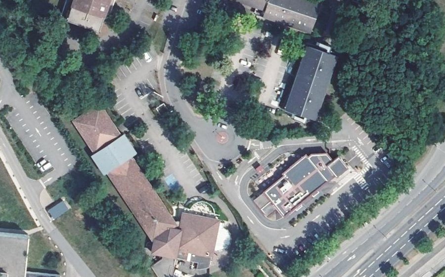 Vue aérienne du Rond-point anonyme n°1015409150