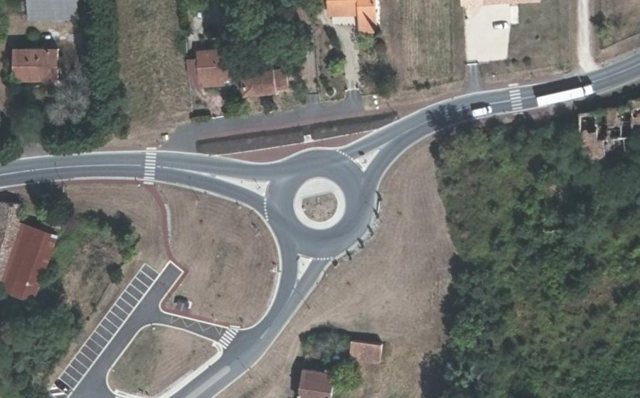 Vue aérienne du Rond-point anonyme n°1015667104