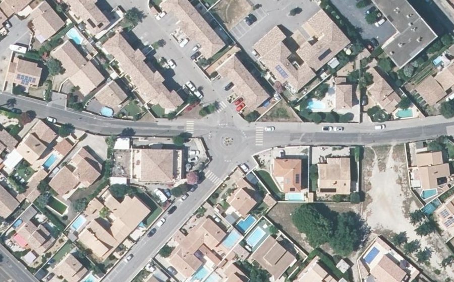 Vue aérienne du Rond-point anonyme n°1015699069