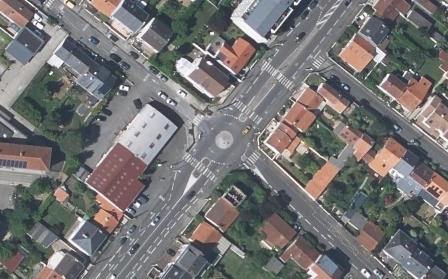 Vue aérienne du Rond-point anonyme n°1015761372