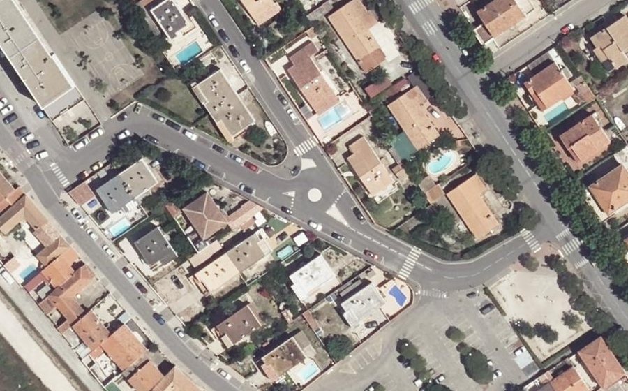 Vue aérienne du Rond-point anonyme n°1015916806