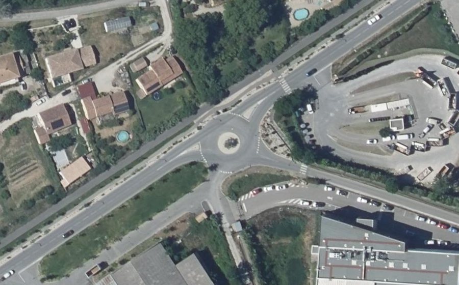 Vue aérienne du Rond-point anonyme n°1015928252