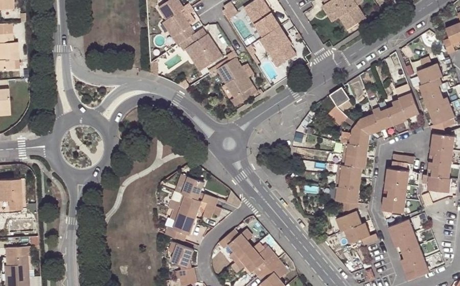 Vue aérienne du Rond-point anonyme n°1016273994