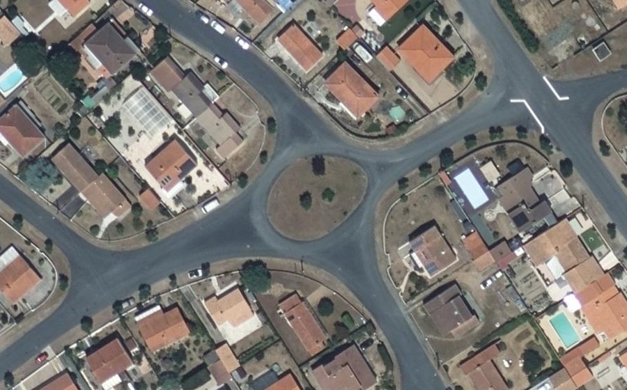 Vue aérienne du Rond-point anonyme n°101647390