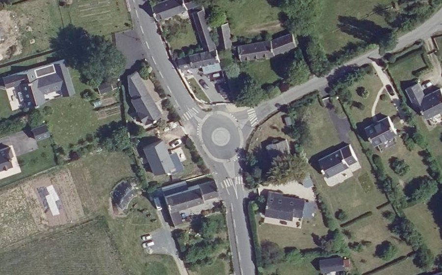Vue aérienne du Rond-point anonyme n°1016510890