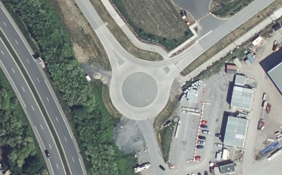 Vue aérienne du Rond-point anonyme n°1016538601