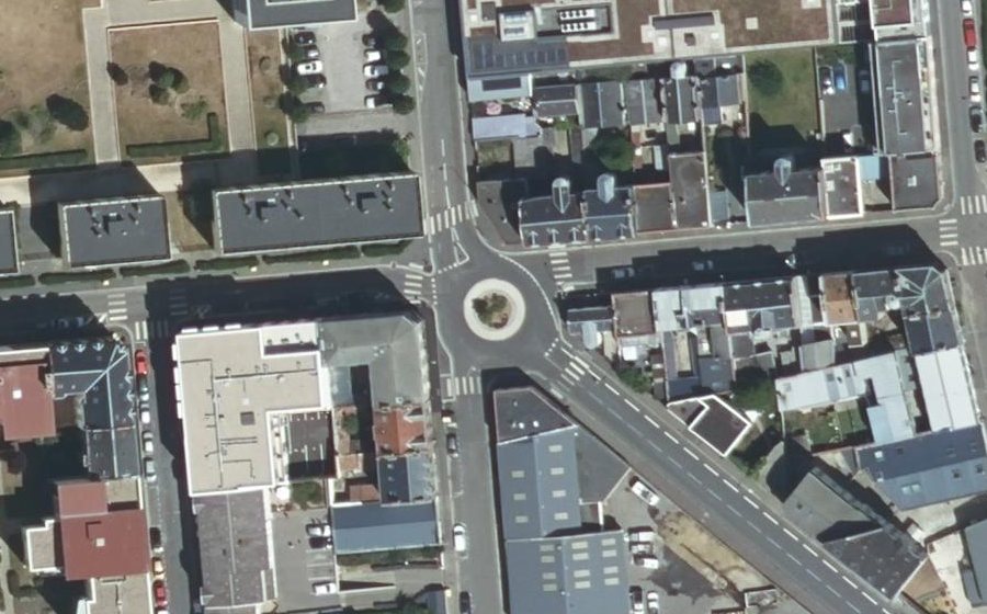 Vue aérienne du Rond-point anonyme n°1016646803