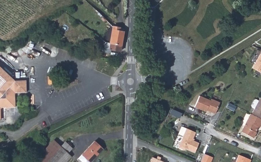 Vue aérienne du Rond-point anonyme n°1016794080
