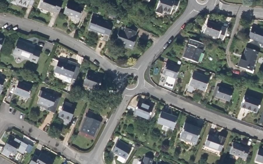 Vue aérienne du Rond-point anonyme n°1016834991