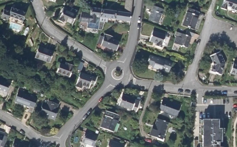 Vue aérienne du Rond-point anonyme n°1016834992