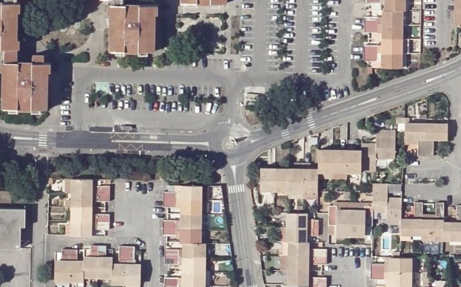 Vue aérienne du Rond-point anonyme n°1016952508