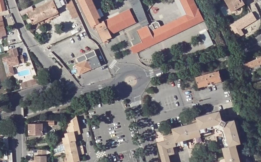 Vue aérienne du Rond-point anonyme n°1016952510