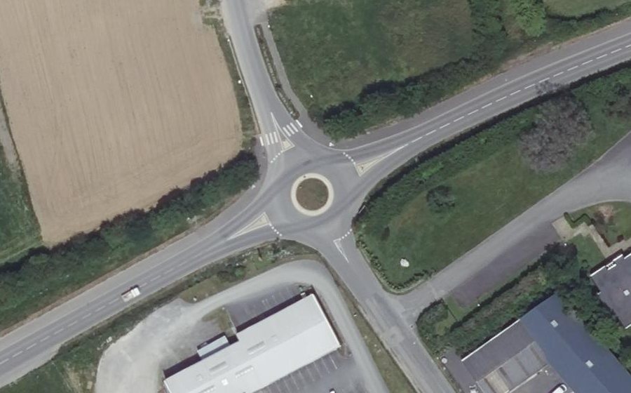 Vue aérienne du Rond-point anonyme n°1017081080