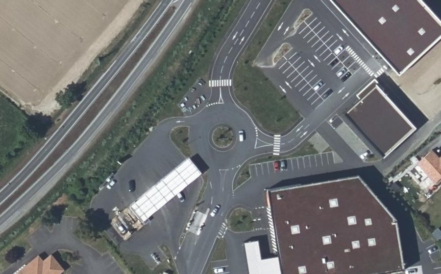 Vue aérienne du Rond-point anonyme n°1017310593