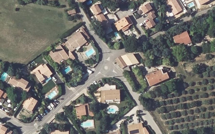 Vue aérienne du Rond-point anonyme n°1017312034