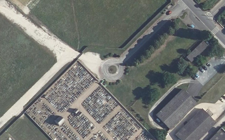 Vue aérienne du Rond-point anonyme n°101740352