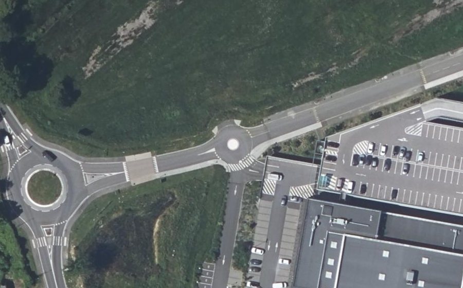 Vue aérienne du Rond-point anonyme n°1017554154
