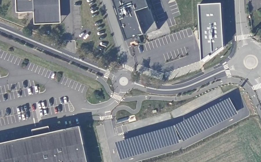 Vue aérienne du Rond-point anonyme n°1017615133
