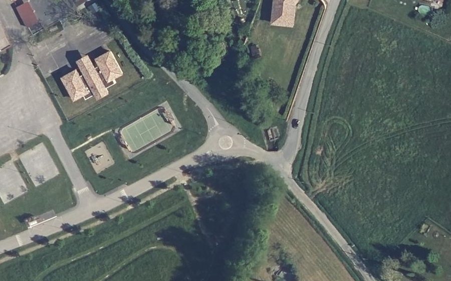 Vue aérienne du Rond-point anonyme n°1017678604