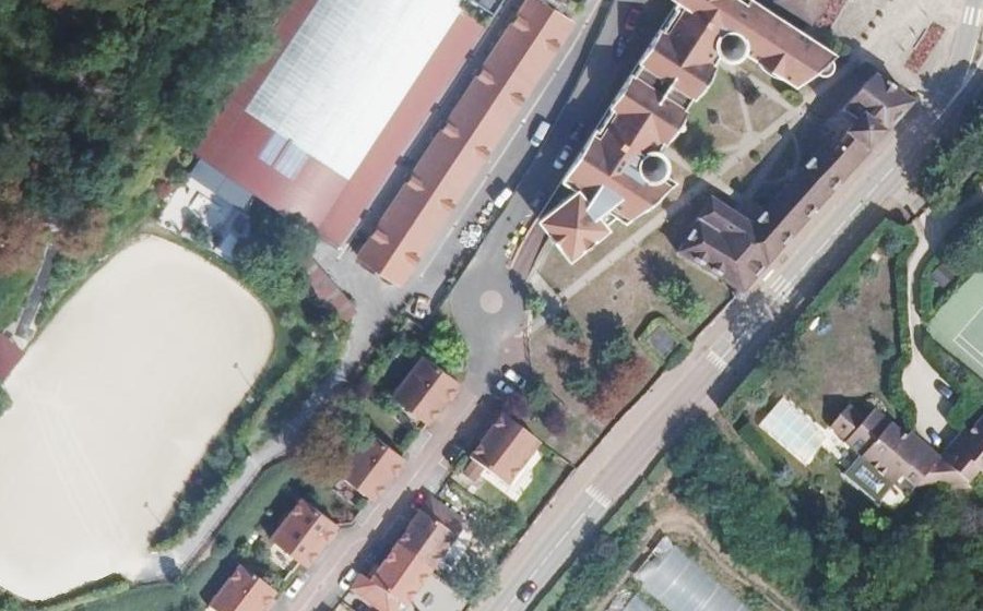 Vue aérienne du Rond-point anonyme n°1017866225