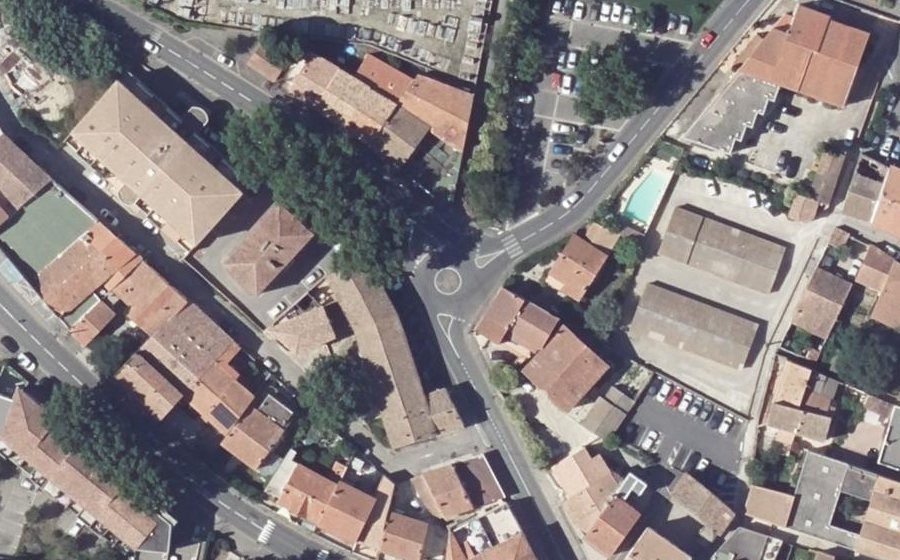 Vue aérienne du Rond-point anonyme n°1017914669
