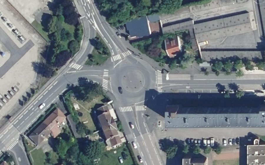 Vue aérienne du Rond-point anonyme n°1018199136