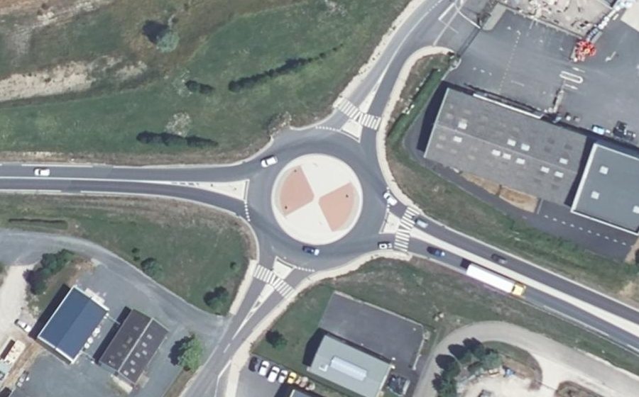 Vue aérienne du Rond-point anonyme n°1018270401
