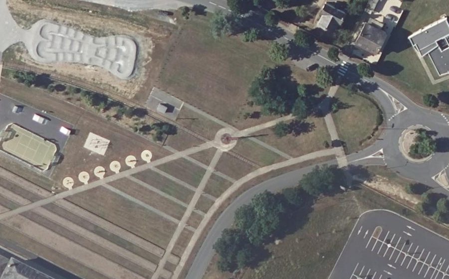 Vue aérienne du Rond-point anonyme n°1018336440