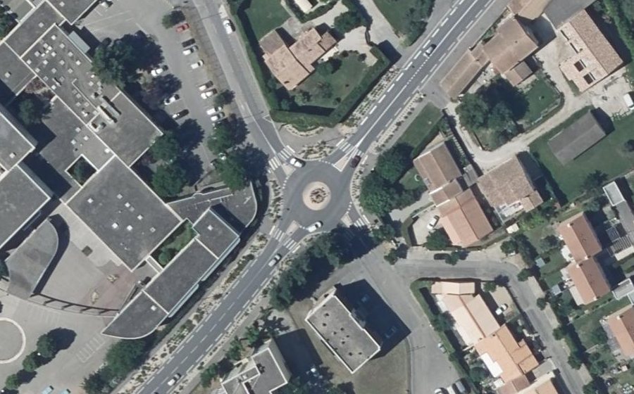 Vue aérienne du Rond-point anonyme n°1018743401