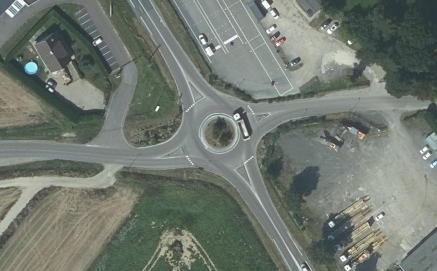 Vue aérienne du Rond-point anonyme n°1018906743