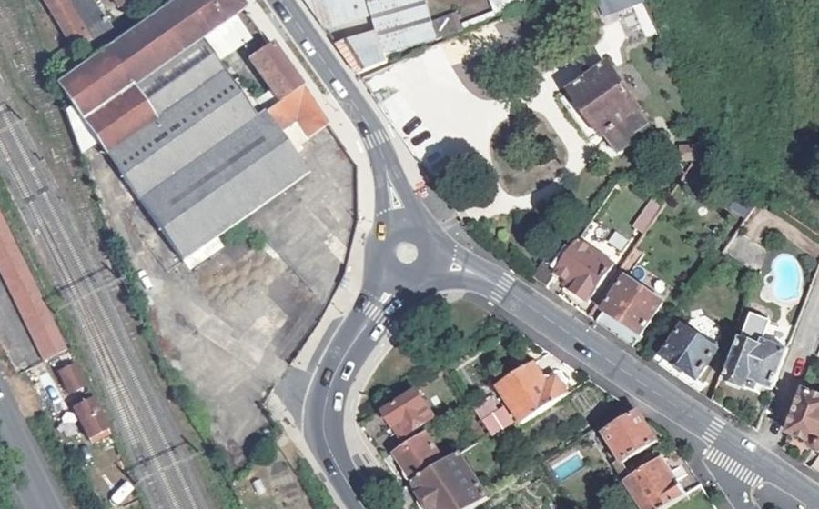 Vue aérienne du Rond-point anonyme n°10190704