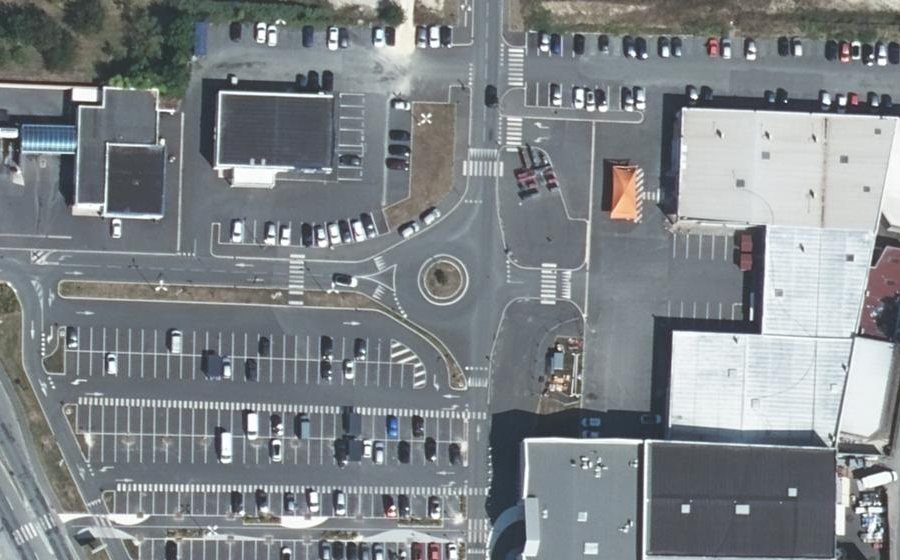 Vue aérienne du Rond-point anonyme n°1019227614