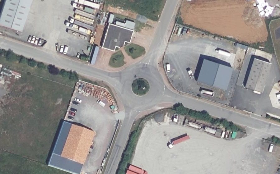 Vue aérienne du Rond-point anonyme n°101953430