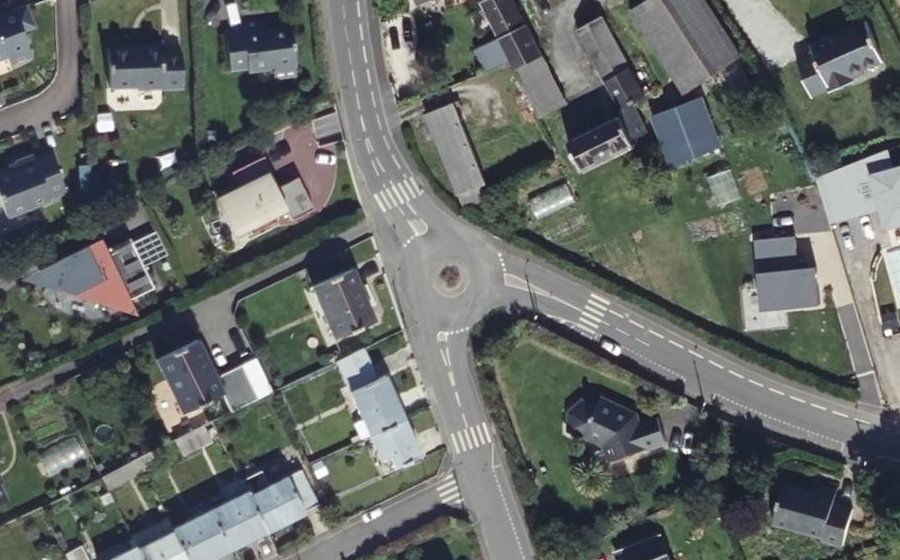 Vue aérienne du Rond-point anonyme n°1019635632