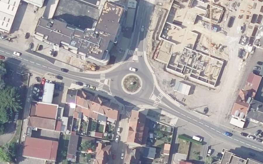 Vue aérienne du Rond-point anonyme n°1019697213
