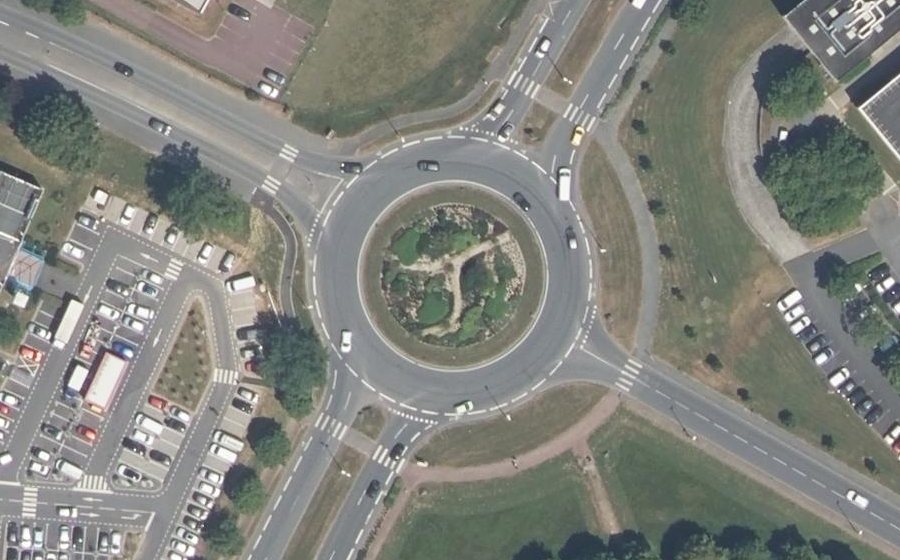 Vue aérienne du Rond-point anonyme n°1019710920
