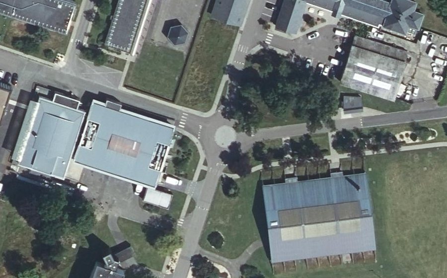 Vue aérienne du Rond-point anonyme n°1019762117