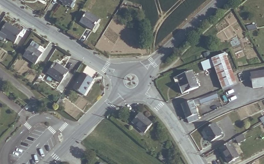 Vue aérienne du Rond-point anonyme n°101986506